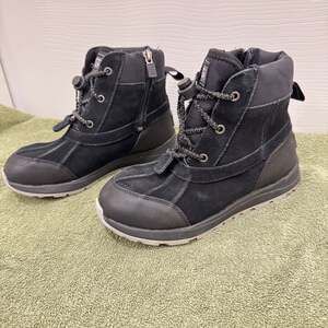UGG KIDS TURLOCK WP BLACK BOOTS SIZE: 2 STYLE: 1103505K